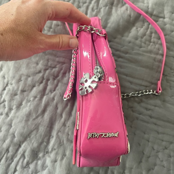 Betsey Johnson Surfs Up Pink Surfboard Crossbody Bag Zippered Silver Tropical - Picture 4 of 9